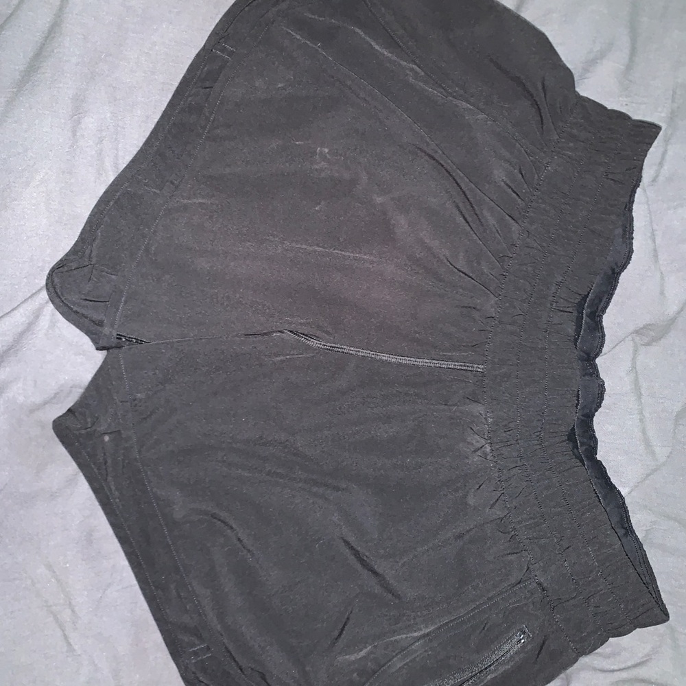 Black lululemon Tracker shorts 4”